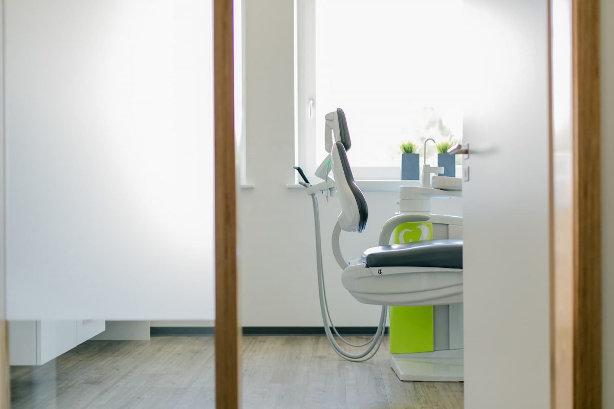 Zahnarztpraxis Hollydent Waldbröl Behandlungszimmer